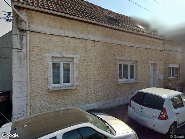 UN IMMEUBLE À USAGE D'HABITATION