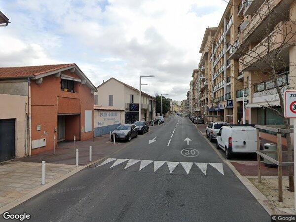UN APPARTEMENT ET UN EMPLACEMENT DE VOITURE