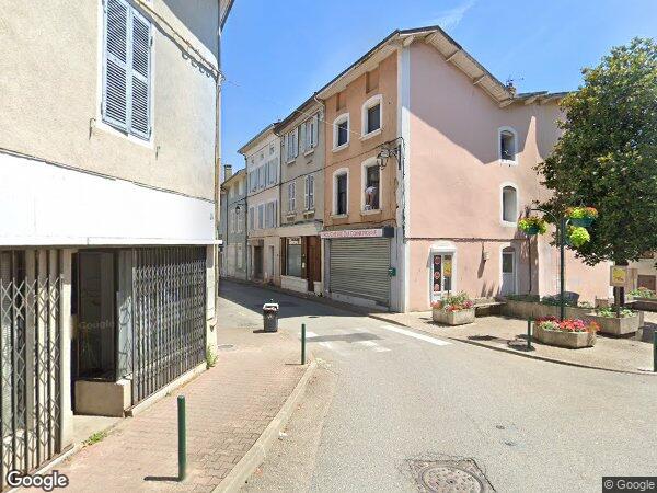 UNE MAISON AVEC TRAVAUX