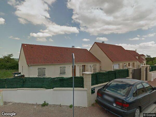 UNE MAISON À USAGE D'HABITATION