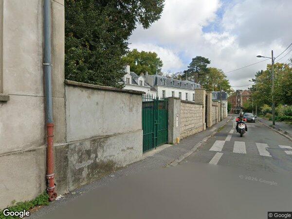 UNE MAISON AVEC PLUSIEURS LOGEMENTS ET LOCAUX