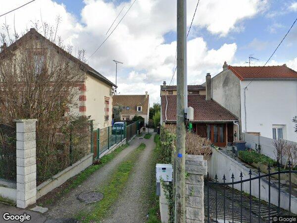 UNE MAISON D'HABITATION