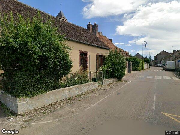 UNE MAISON À USAGE D'HABITATION