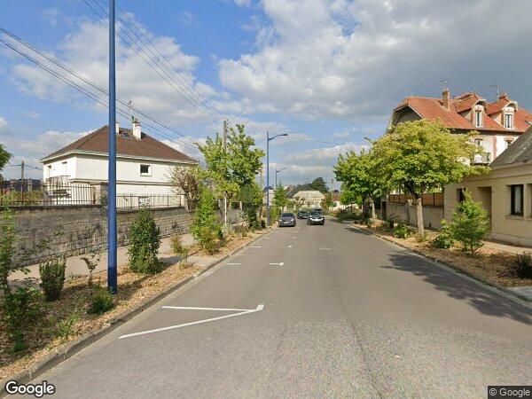 UNE MAISON À USAGE D'HABITATION