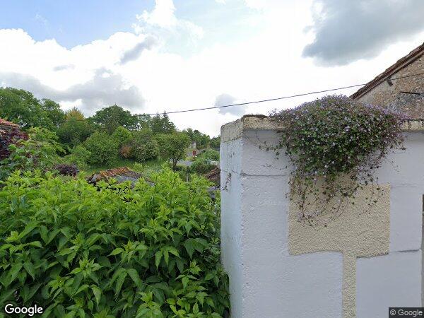 UNE MAISON À USAGE D'HABITATION