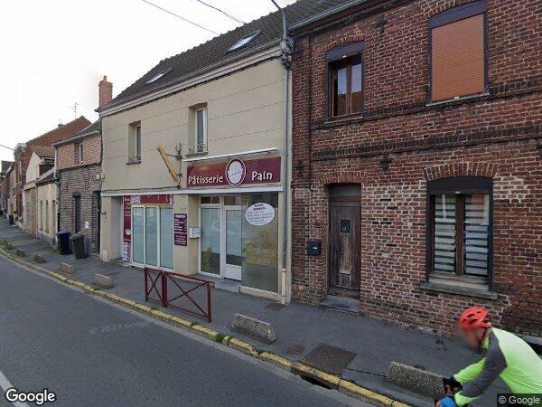 UNE MAISON A USAGE D'HABITATION EN DOUBLE MITOYENNETE