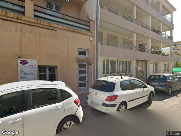 UNE MAISON MITOYENNE