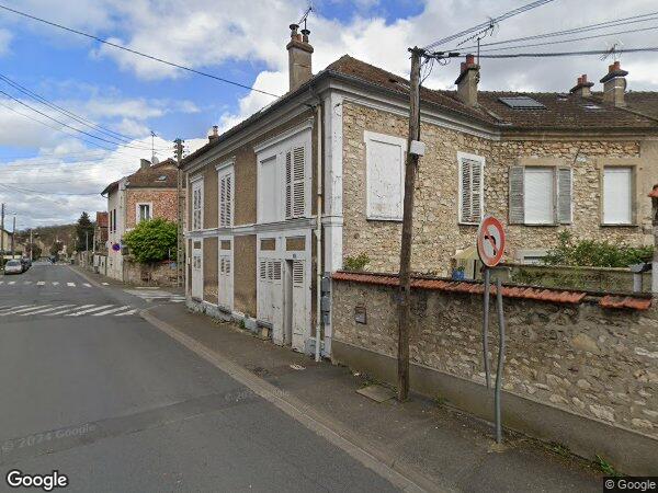 UN APPARTEMENT ET UN EMPLACEMENT DE STATIONNEMENT