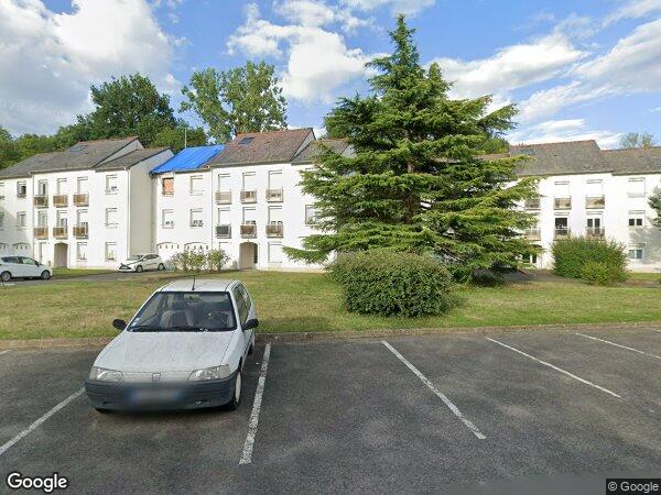 UNE MAISON D’HABITATION AVEC GARAGE & JARDIN