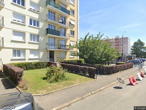 UN APPARTEMENT AVEC UNE CAVE ET UN PARKING