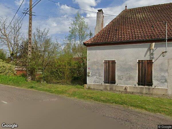 UNE MAISON