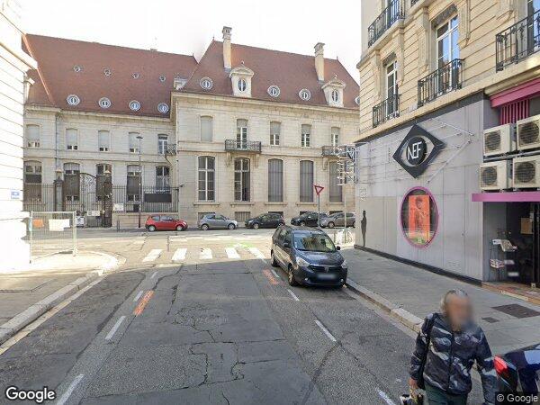 UN ENSEMBLE IMMOBILIER