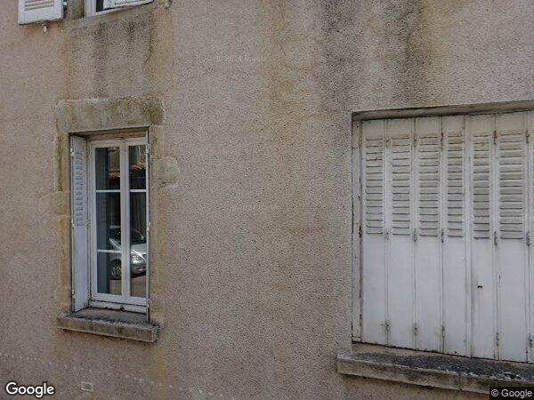 UN IMMEUBLE À USAGE D'HABITATION