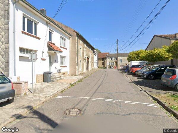 UNE MAISON À USAGE D'HABITATION