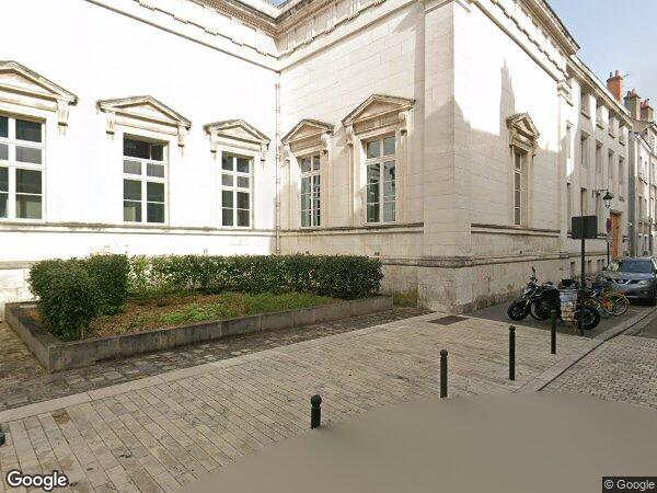 UN APPARTEMENT