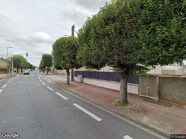 UNE MAISON DE VILLE À USAGE D'HABITATION