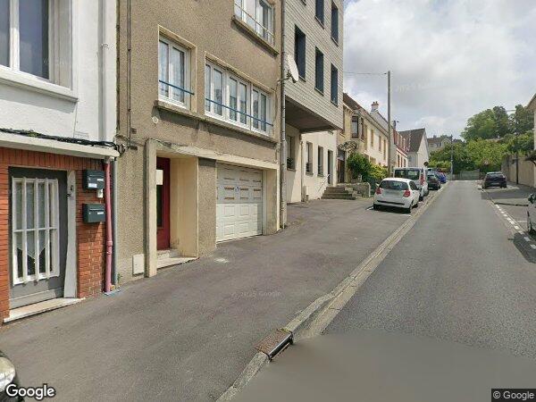 UNE MAISON À USAGE D'HABITATION