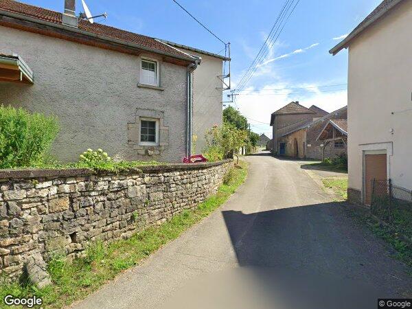 UNE MAISON