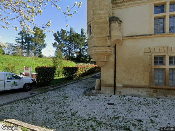 UN APPARTEMENT ET UN EMPLACEMENT DE PARKING EXTERIEUR