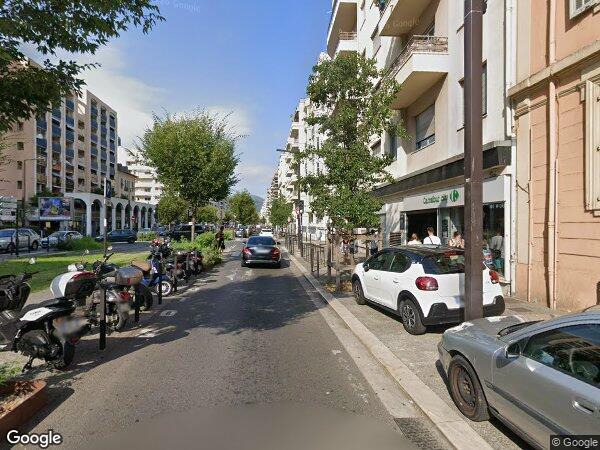 UN STUDIO MANSARDÉ