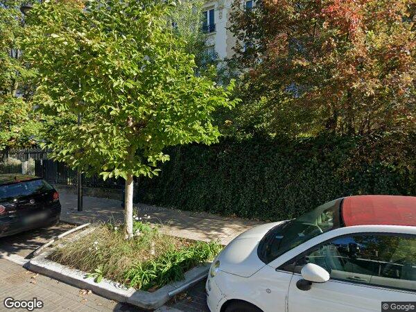 UN APPARTEMENT DE CINQ PIÈCES PRINCIPALES