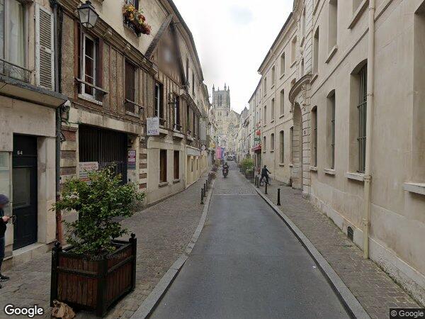 TROIS APPARTEMENTS ET UNE CAVE