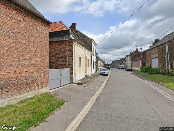 UNE MAISONS À USAGE D'HABITATION