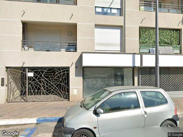 UN ENSEMBLE DE PARKINGS ET CAVES