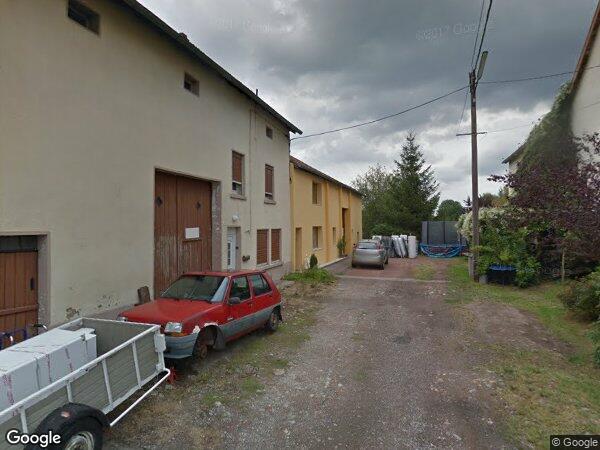 UNE MAISON À USAGE D'HABITATION