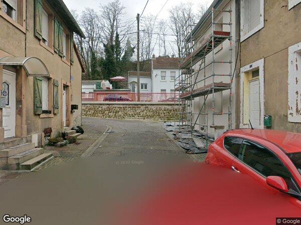 UNE MAISON À USAGE D'HABITATION