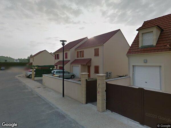 UNE MAISON À USAGE D'HABITATION