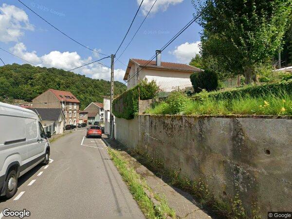 UNE MAISON À USAGE D'HABITATION