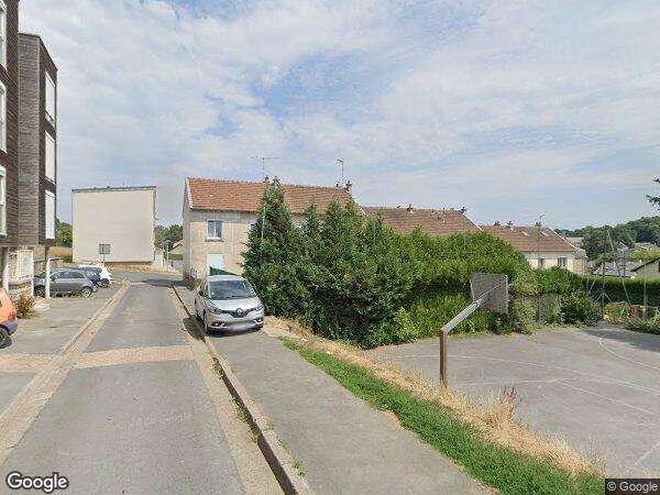 UNE MAISON À USAGE D'HABITATION