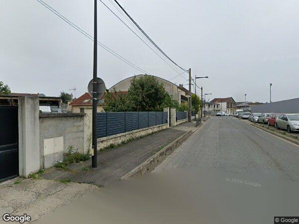 UNE MAISON