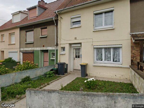 UN IMMEUBLE À USAGE D'HABITATION