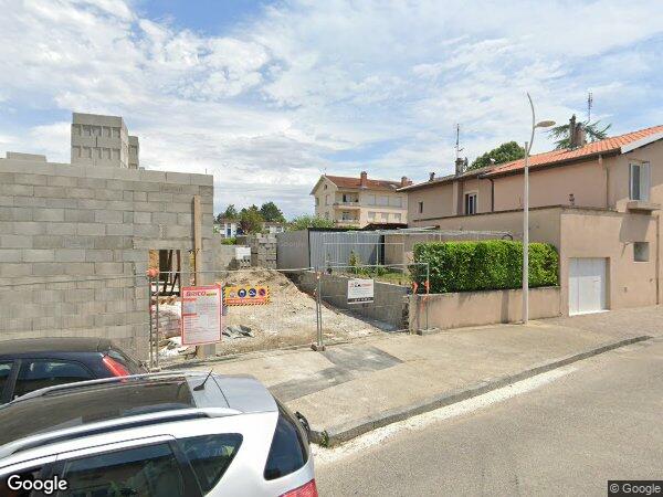 UNE MAISON À USAGE D'HABITATION