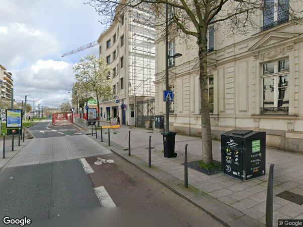 UN IMMEUBLE DE BUREAUX