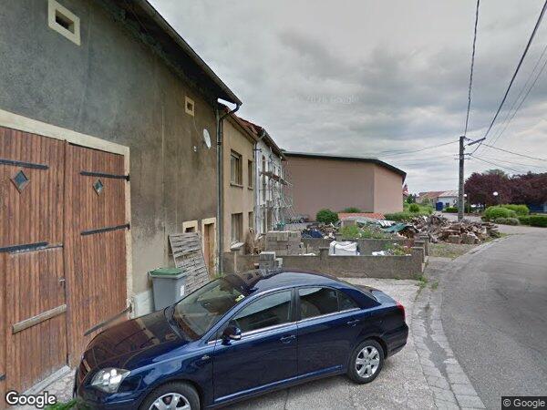 UNE MAISON À USAGE D'HABITATION
