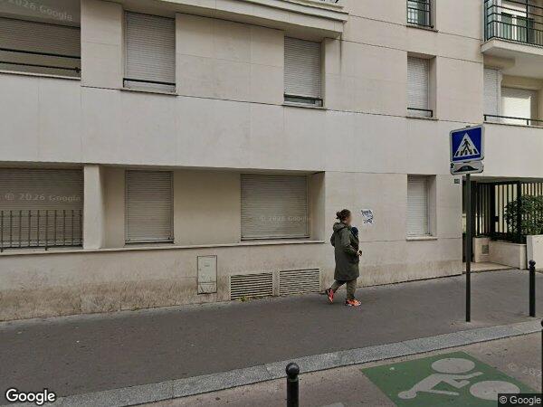 UN APPARTEMENT AVEC EMPLACEMENT DE STATIONNEMENT ET CAVE