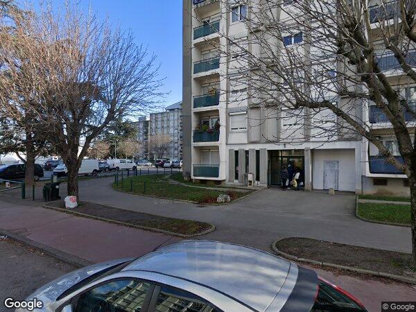 UN APPARTEMENT DE TYPE F4