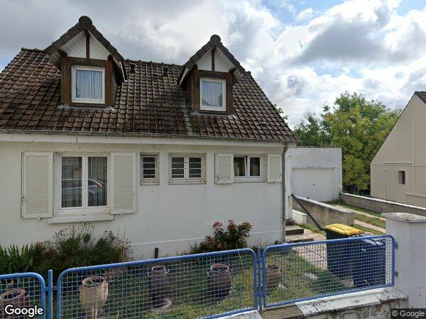 UNE MAISON À USAGE D'HABITATION
