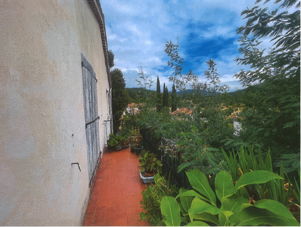 UNE MAISON D’HABITATION