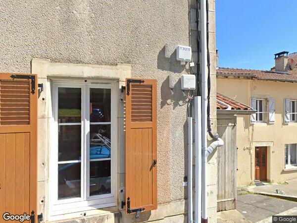 UNE MAISON