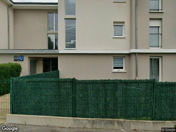 UN LOGEMENT DE TYPE TROIS PIÈCES AVEC DEUX PLACES DE PARKING