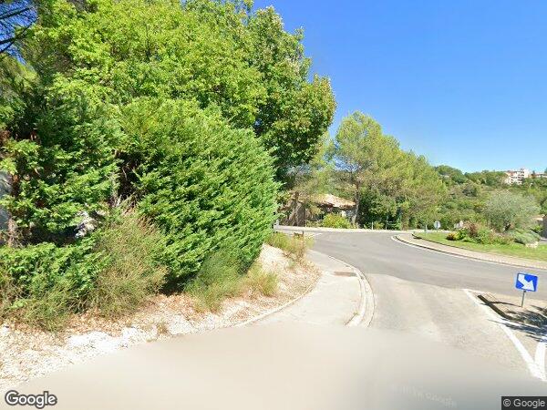 UN APPARTEMENT ET UN EMPLACEMENT DE PARKING 