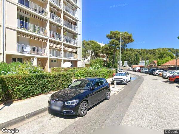UN APPARTEMENT ET UN EMPLACEMENT DE STATIONNEMENT
