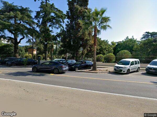 UN APPARTEMENT ET UN EMPLACEMENT DE PARKING 