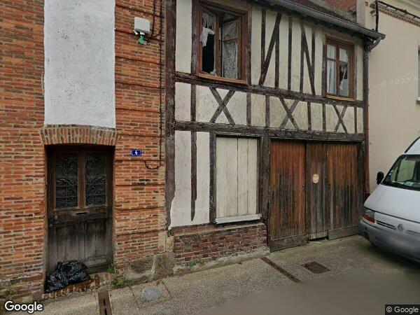 UNE MAISON D'HABITATION ANCIENNE