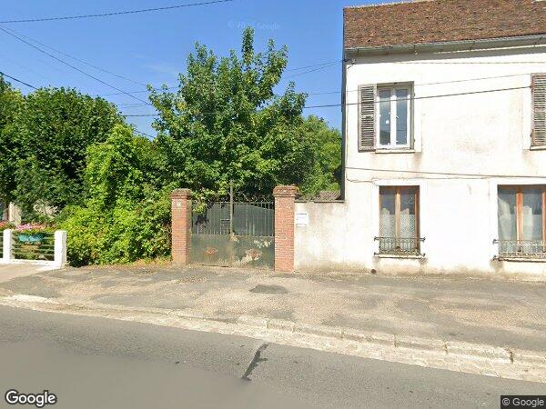 UN LOT UNE MAISON D’HABITATION