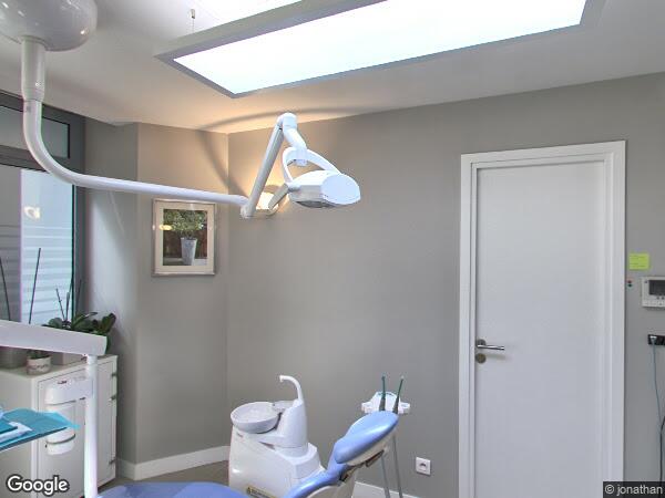 UN APPARTEMENT ET UN EMPLACEMENT DE PARKING